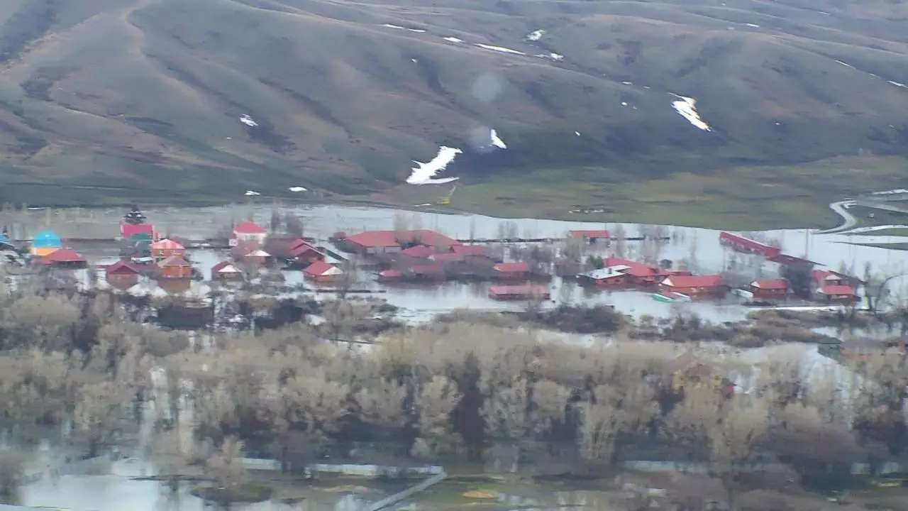 В пострадавших от паводков регионах Казахстана начали принимать заявления на оценку ущерба