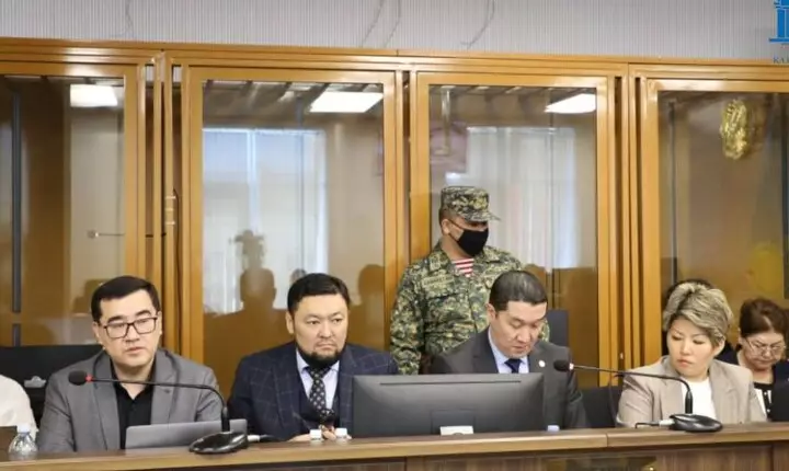 Адвокат Бишимбаева обвинил суд, прокуроров и потерпевших в том, что они «гипнотизируют» присяжных