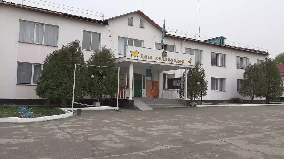 Пятеро детей отравились запахом краски в школе в Алматинской области