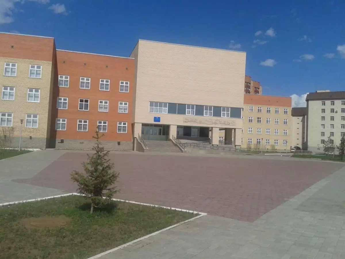 Астанада сегізінші сынып оқушысы төртінші қабаттан секіріп кетті