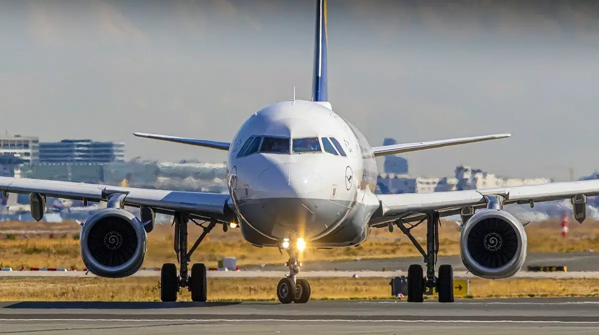 Отмену рейсов в и из ОАЭ прокомментировали в Air Astana