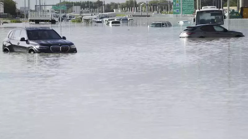 Дубай уходит под воду (видео)