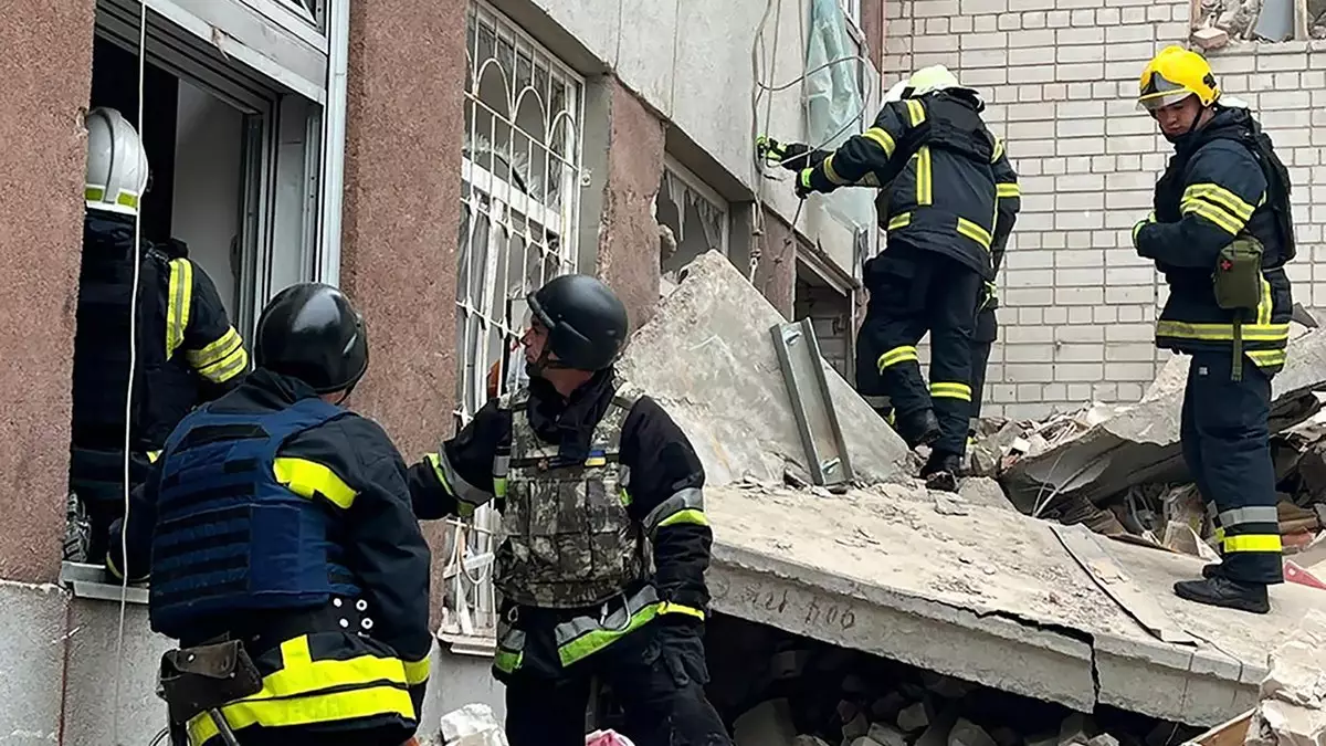 Украинский город подвергся обстрелу российскими ракетами, погибли по меньшей мере 14 человек