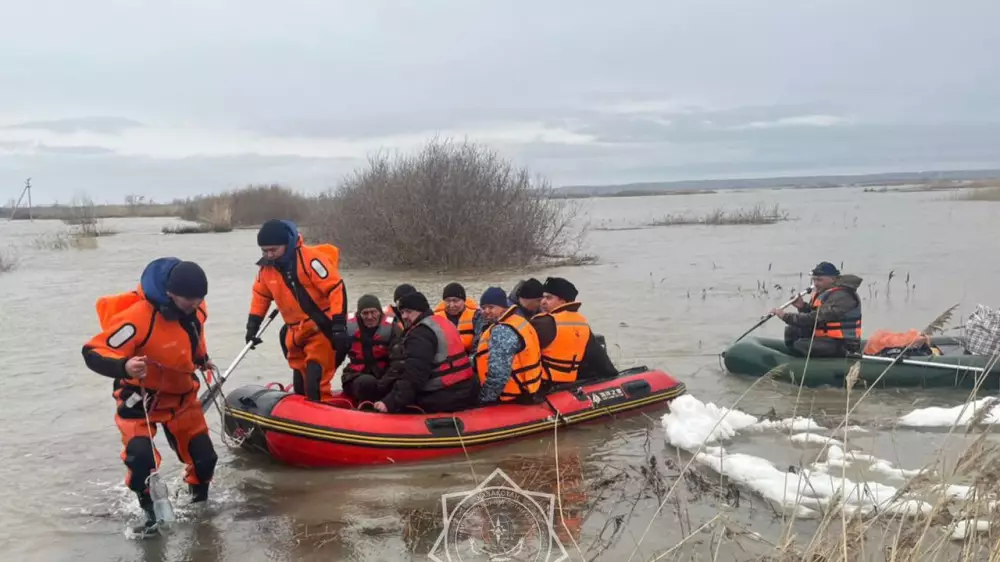 Булат Утемуратов направил 10 миллиардов тенге пострадавшим от паводков
