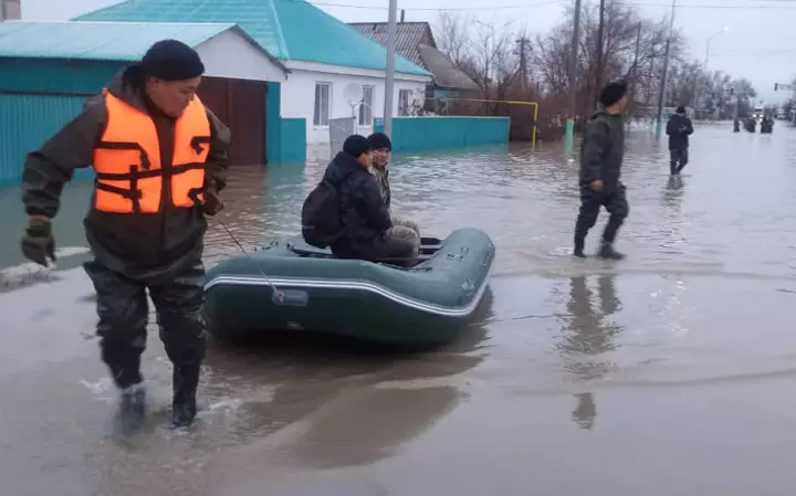 Булат Утемуратов направил 10 млрд тенге пострадавшим от паводков 