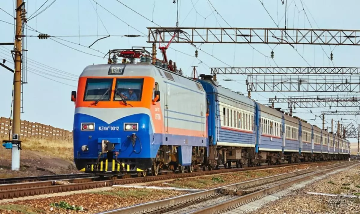 Из Алматы в Атырау запустят дополнительный поезд