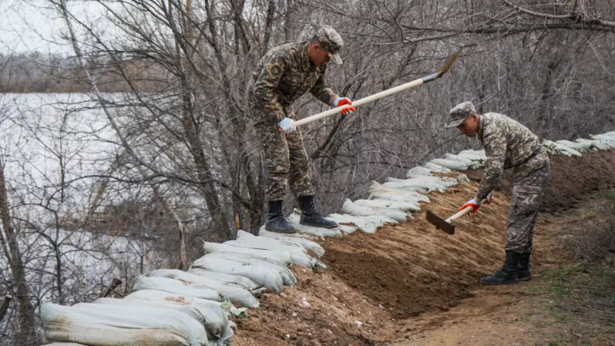 Семь казахстанцев погибли во время паводков, в том числе дети