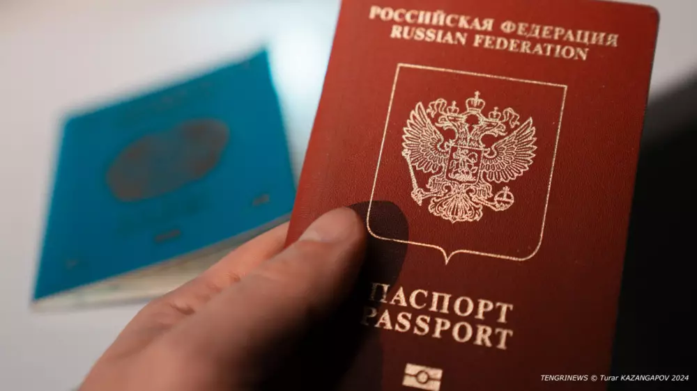 Жителя ВКО, умолчавшего о получении российского паспорта, выдворили из Казахстана