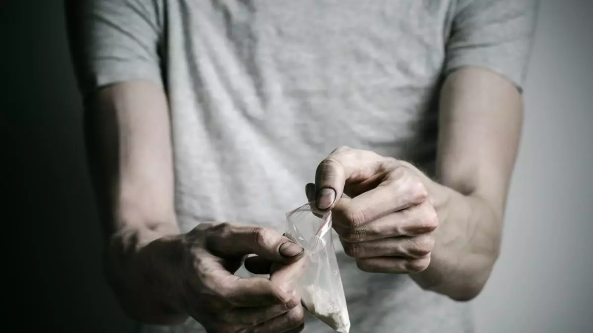 «500 шприц жиналды»: Шымкент тұрғындары нашақорлар көбейгеніне шағымданды