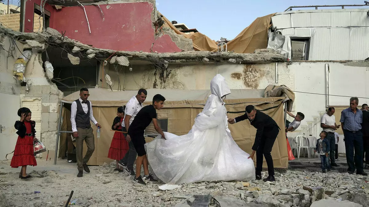 Свадебная церемония прошла в секторе Газа во время израильских атак