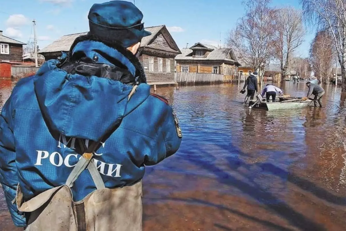 «Жағдайды болжау мүмкін емес»: Ресейдің Түмен облысында тұрғындар эвакуациялануда