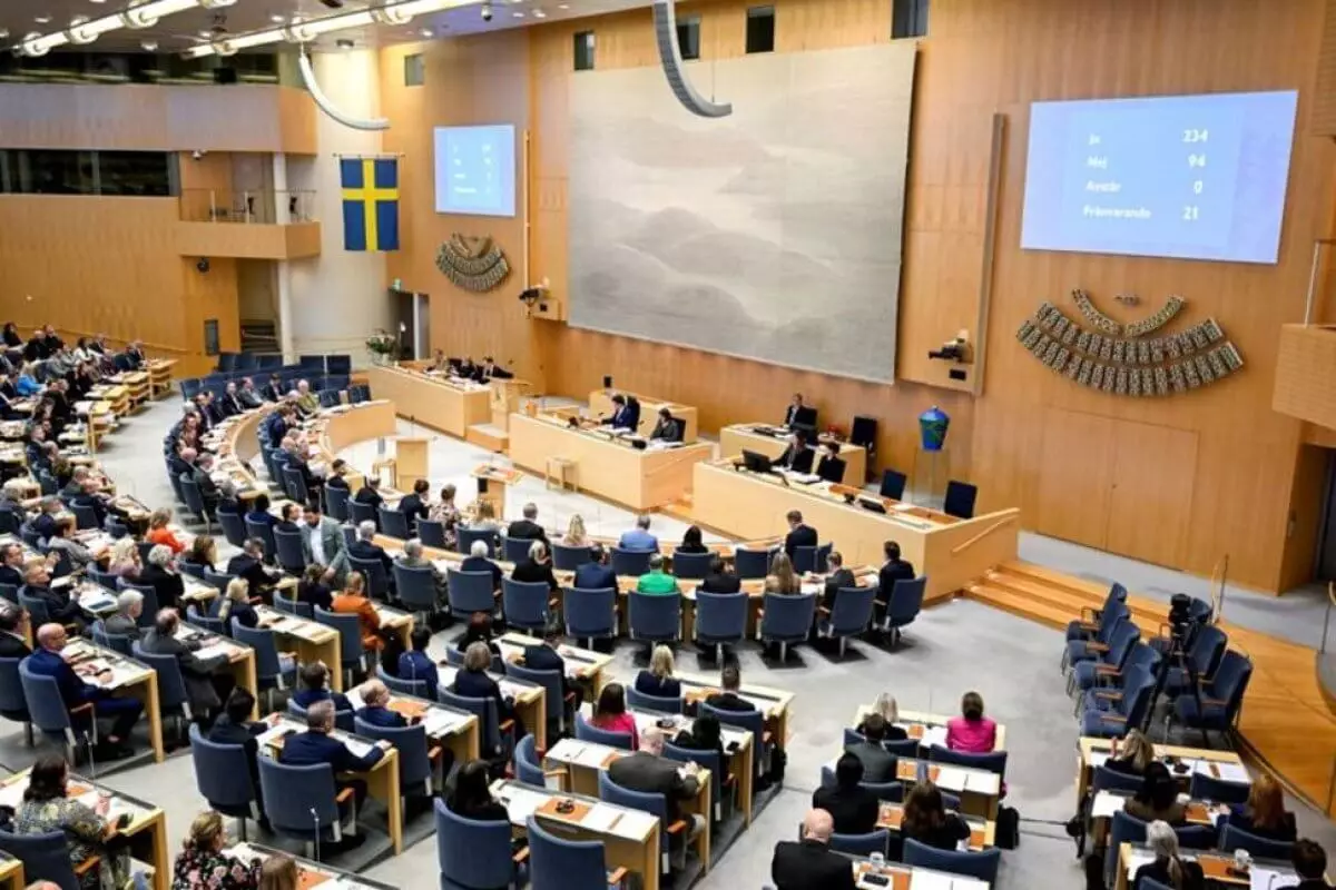 Закон об изменении пола с 16 лет приняли в Швеции