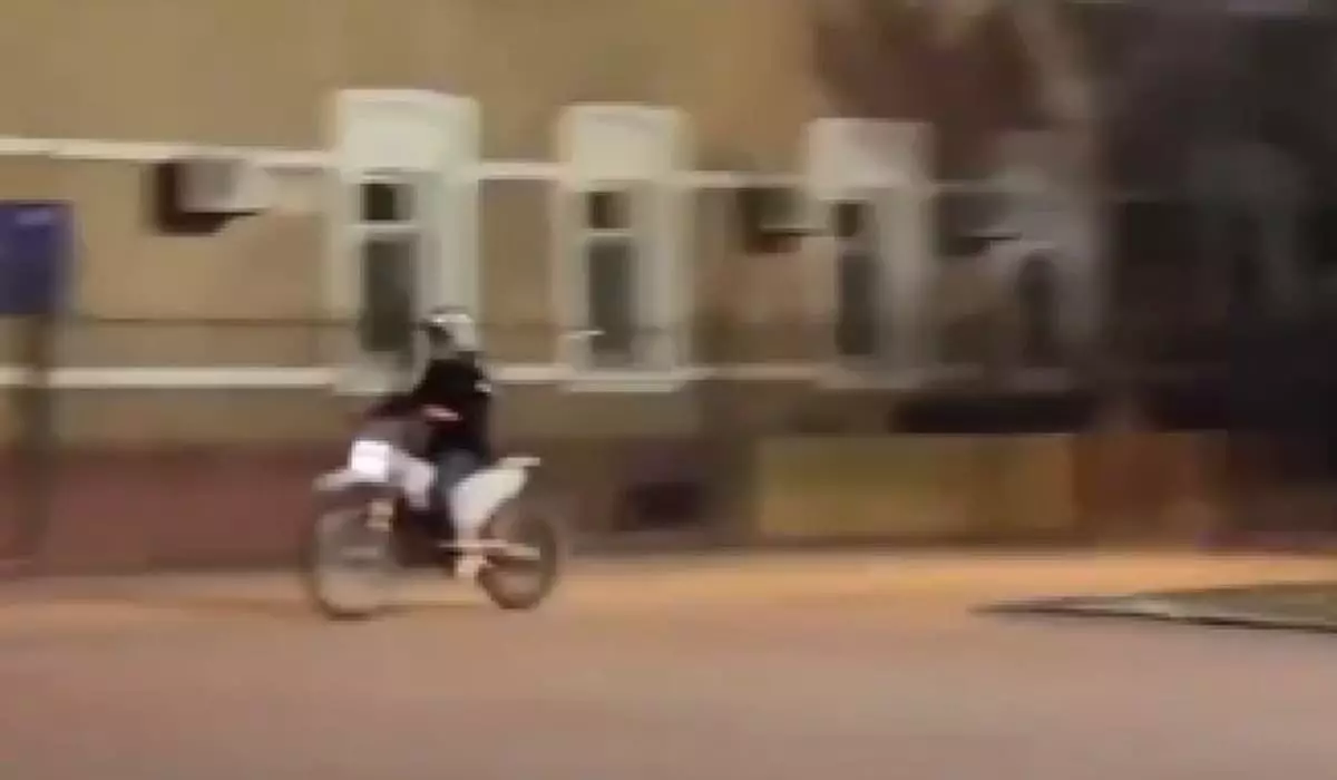 «Газовал»: погоню полицейских за дерзким мотоциклистом сняли на видео в Костанае