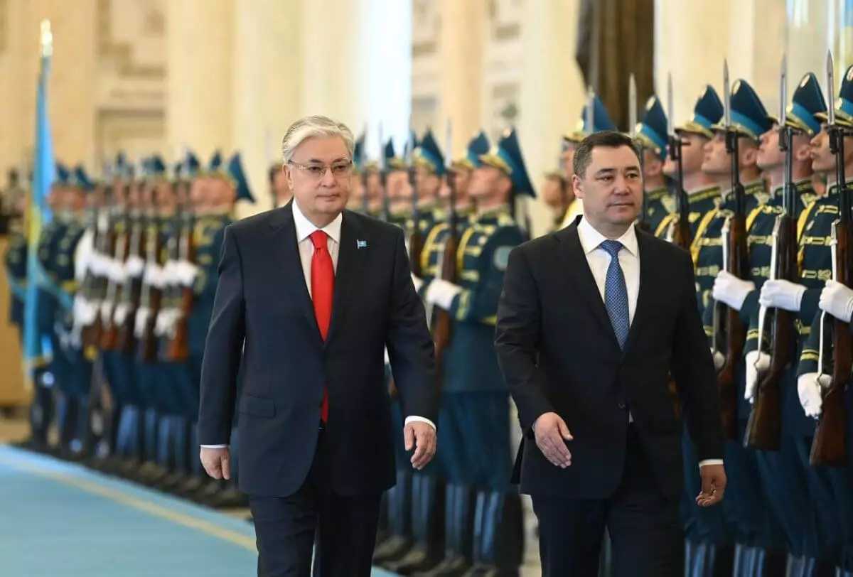 Токаев встретил президента Кыргызстана в Акорде