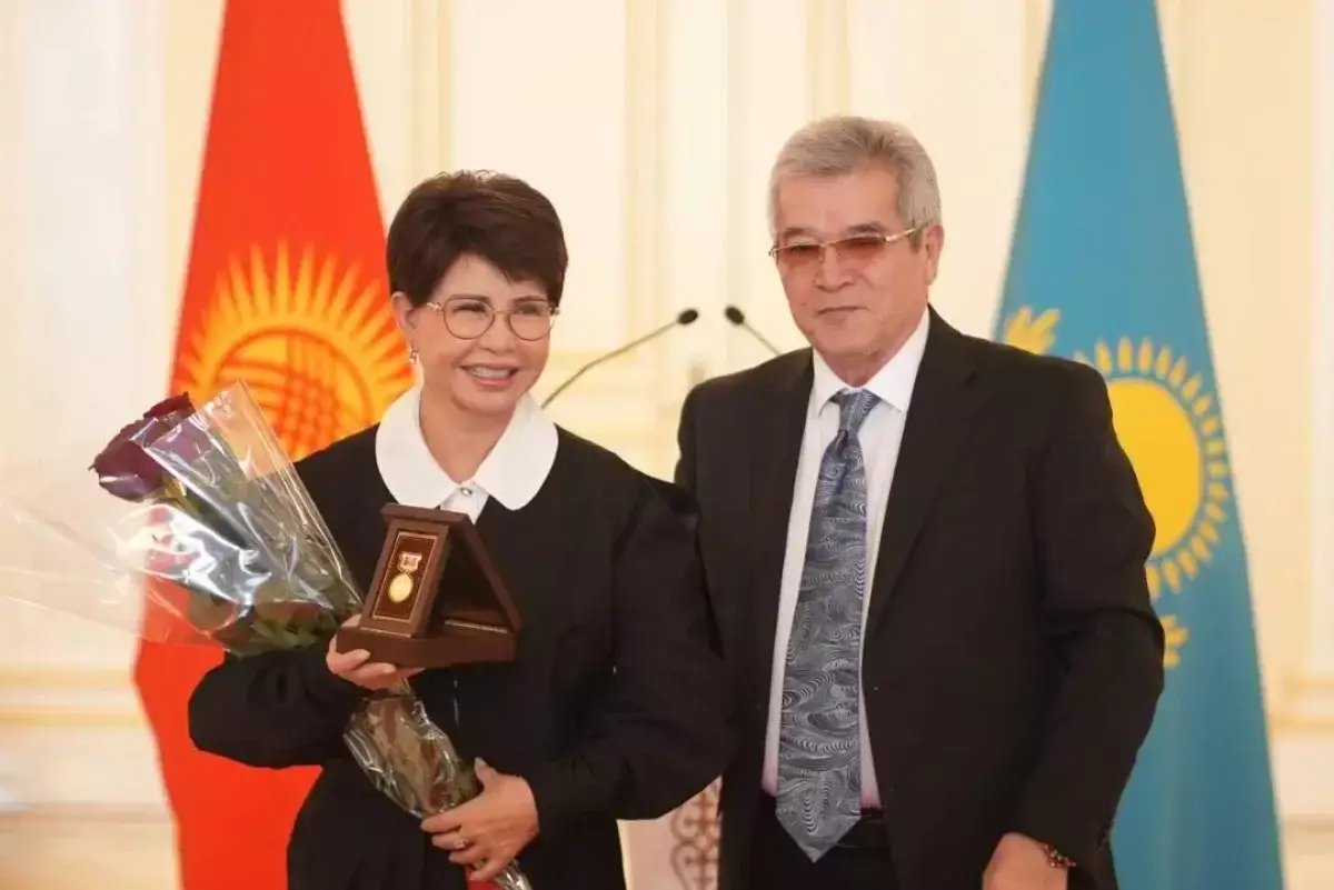 Роза Рымбаева получила звание народного артиста Кыргызстана