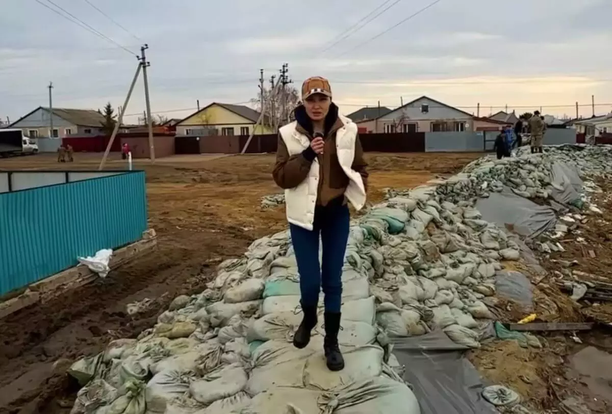 Жена Кайрата Нуртаса побывала в затопленных районах Петропавловска (ВИДЕО)