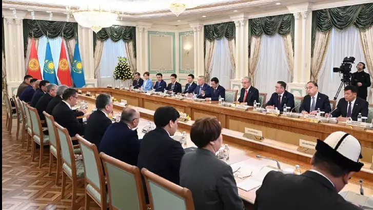 Касым-Жомарт Токаев и Садыр Жапаров приняли участие в заседании Высшего межгосударственного совета Казахстана и Кыргызстана