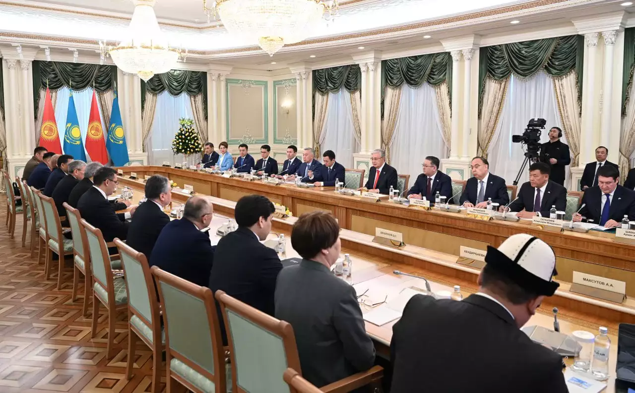 Историческое соглашение: о чем говорили президенты Казахстана и Кыргызстана