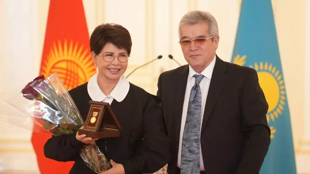 Розе Рымбаевой присвоено звание "Народный артист Кыргызской Республики"