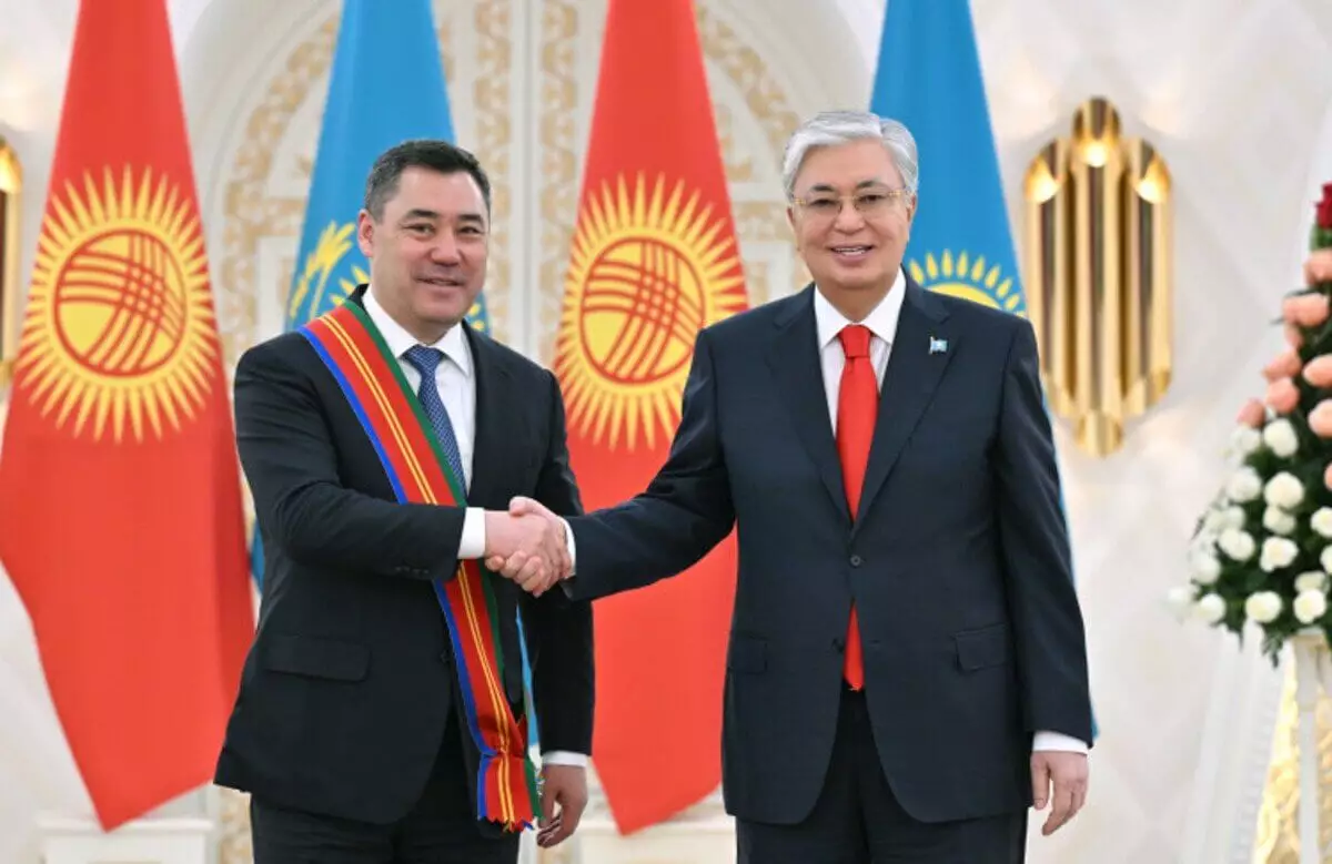 Тоқаев Қырғызстан басшысын І дәрежелі «Достық» орденімен марапаттады