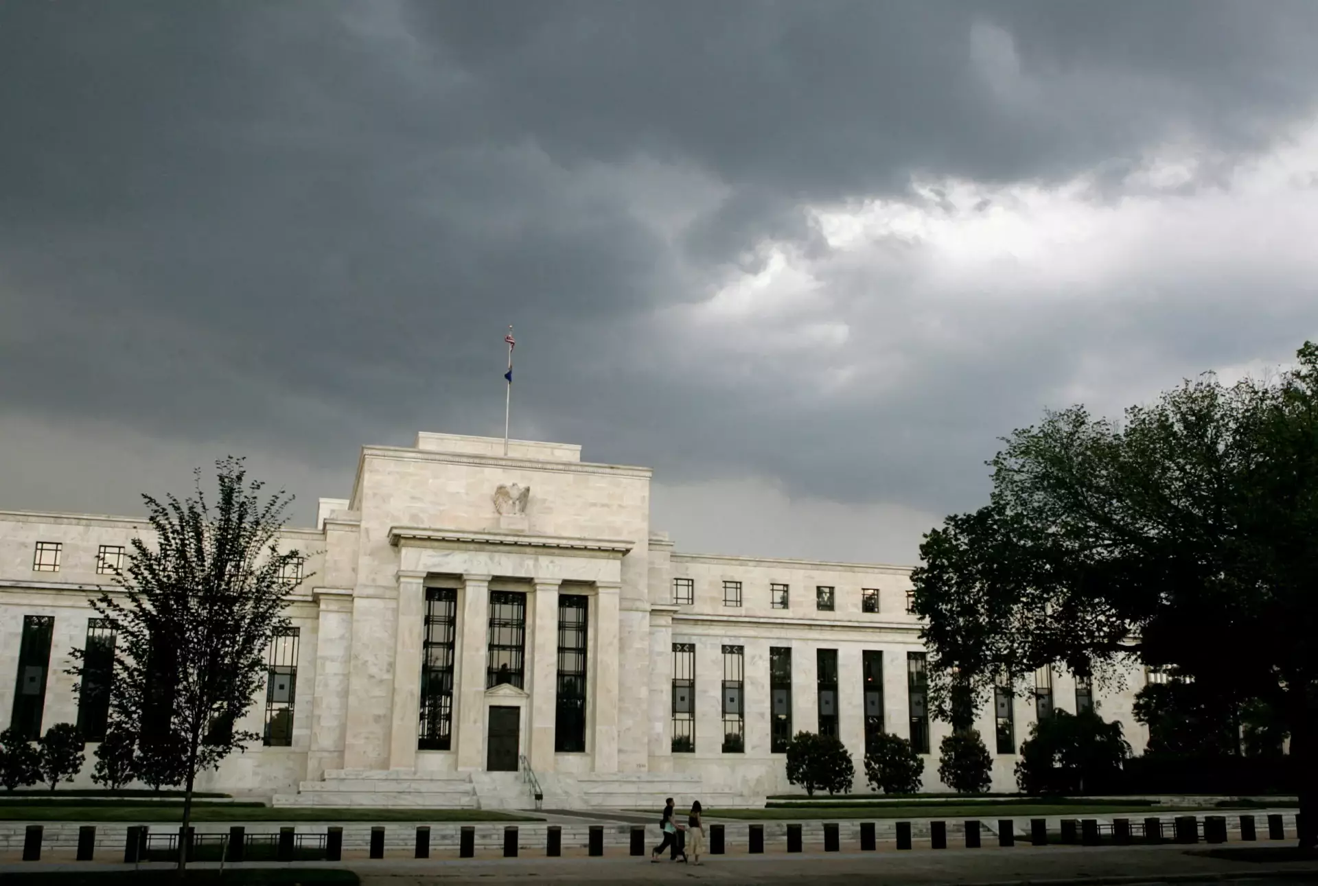 Отказ от буксира: действия ФРС заставляют Центробанки по всему миру думать своей головой