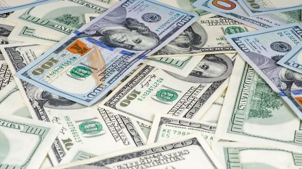 Курс доллара в Казахстане упал еще почти на 1 тенге