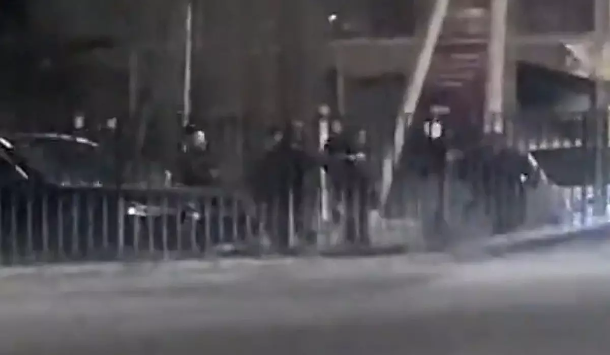 «Чушпаны, они такие»: массовое побоище сняли на видео близ Алматы
