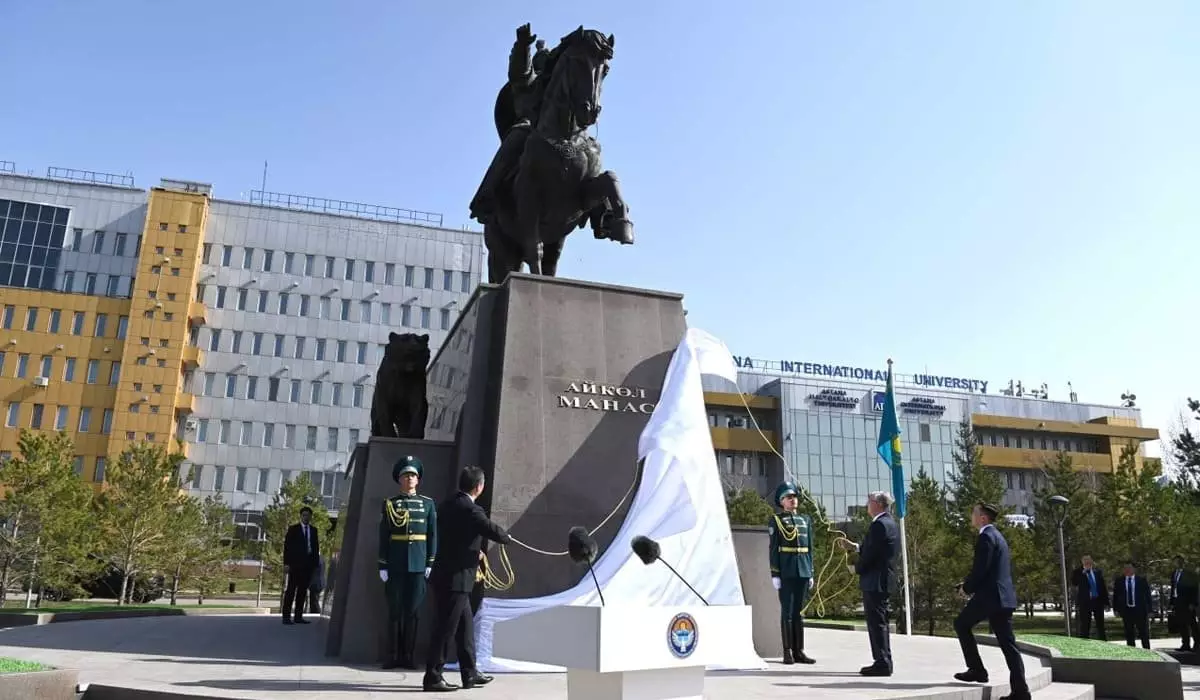 Президенты Казахстана и Кыргызстана открыли памятник Манасу в Астане (ФОТО, ВИДЕО)