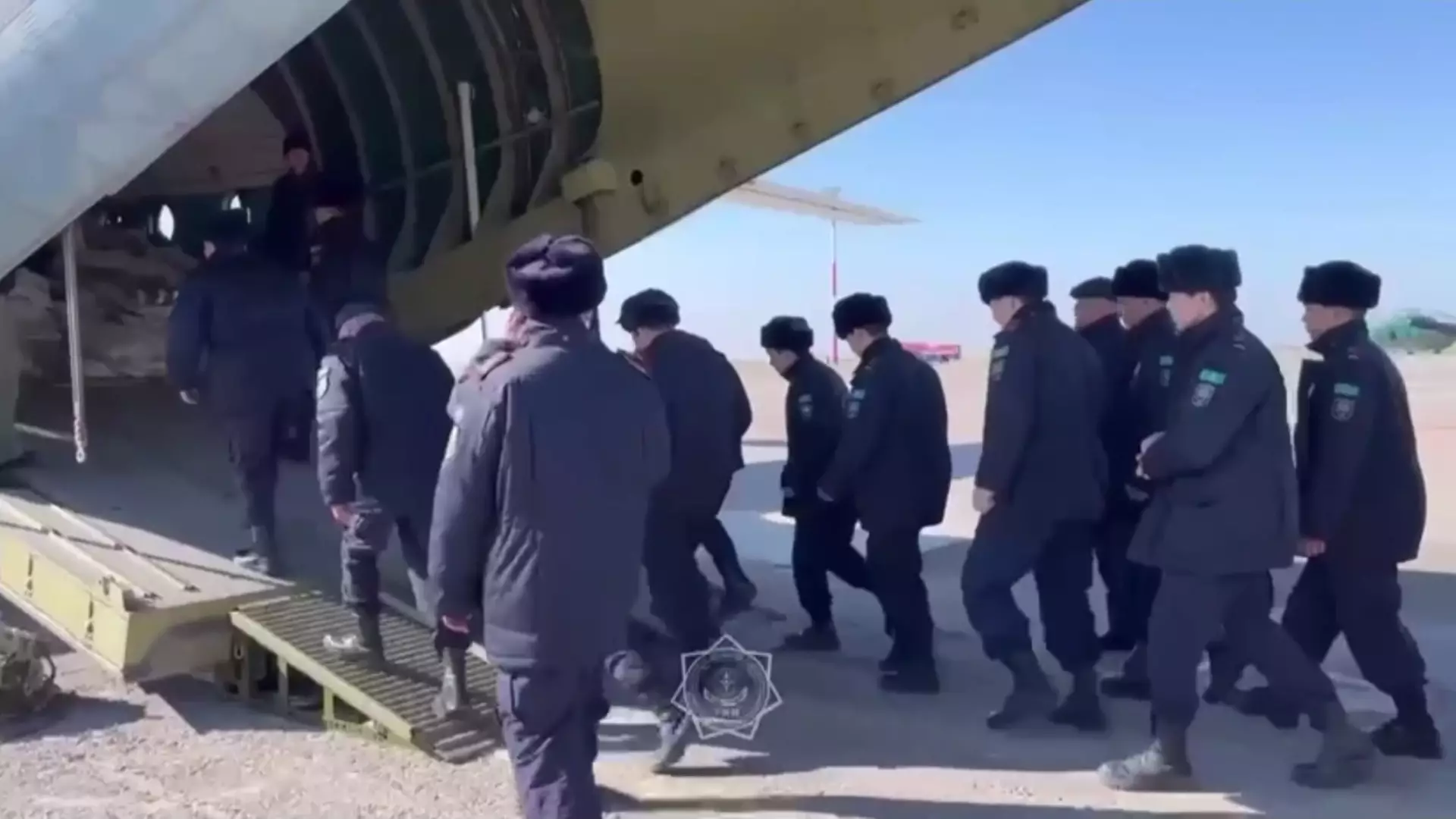No comments: казахстанцы продолжают бороться с последствиями большой воды