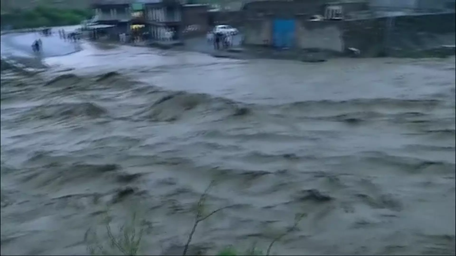 135 человек погибли в результате наводнений в Пакистане и Афганистане