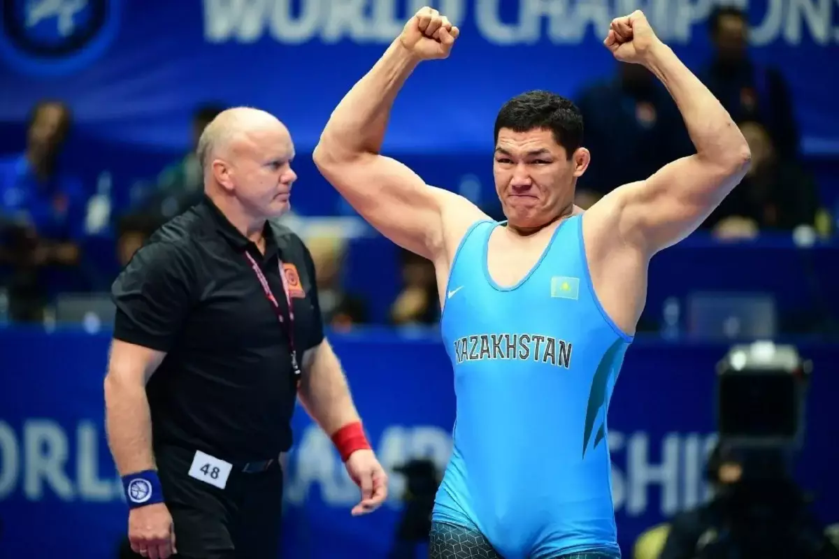 Казахстанский борец завоевал олимпийскую лицензию на отборе в Бишкеке