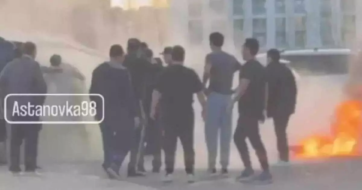  Астанада көшеде өртеніп жатқан адамның видеосы тарады   