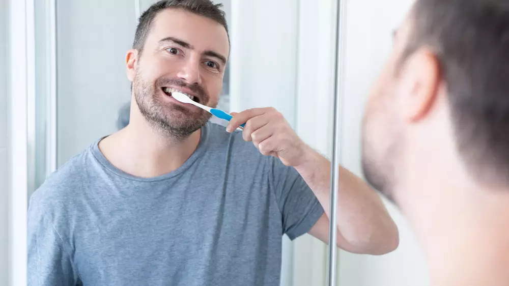 Стоматолог назвал ошибку, которую многие допускают при чистке зубов