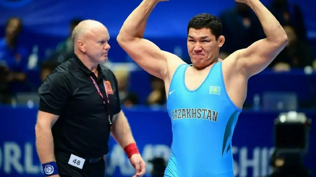 Казахстанский борец завоевал олимпийскую лицензию на отборе в Бишкеке