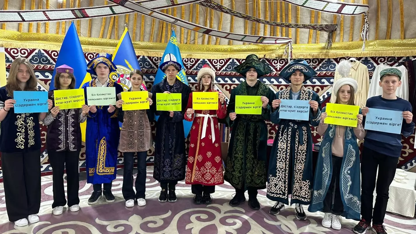 В «Юрте несокрушимости» провели флешмоб в поддержку казахстанского народа, который пострадал от паводков