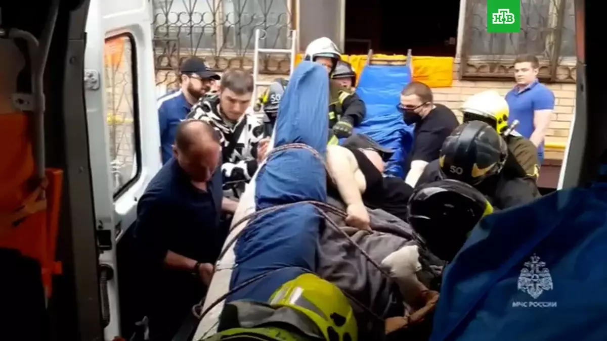 В Москве скончался 300-килограммовый мужчина, которого госпитализировали через окно