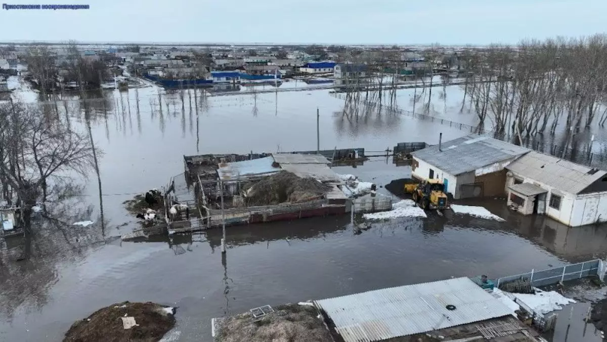 Паводки в Казахстане: Более 5,8 тысяч частных жилых домов остаются подтопленными