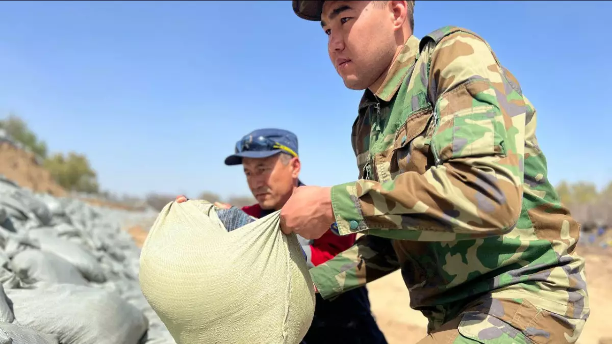 Паводки в Казахстане: воду удалось отвести от четырёх с половиной тысяч домов