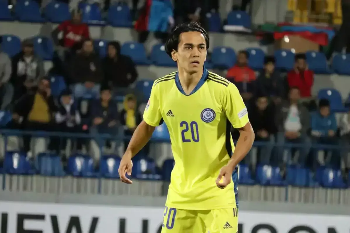 Лидер сборной Казахстана получил бан от УЕФА