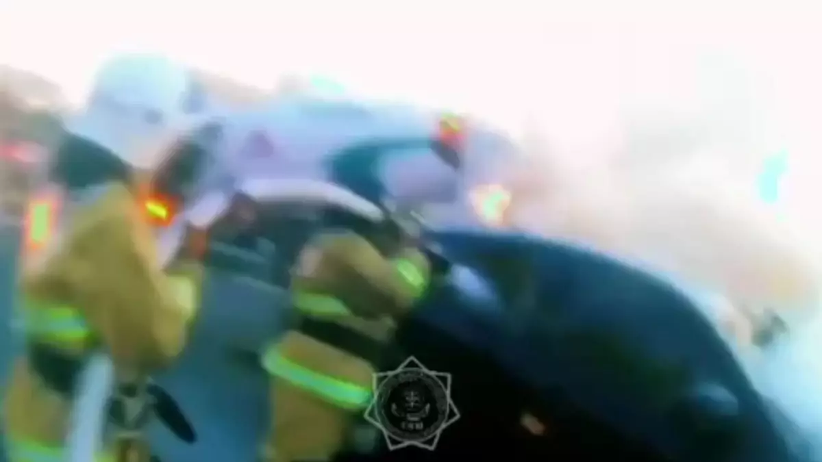 В Шымкенте потушили пожар, охвативший автомобиль