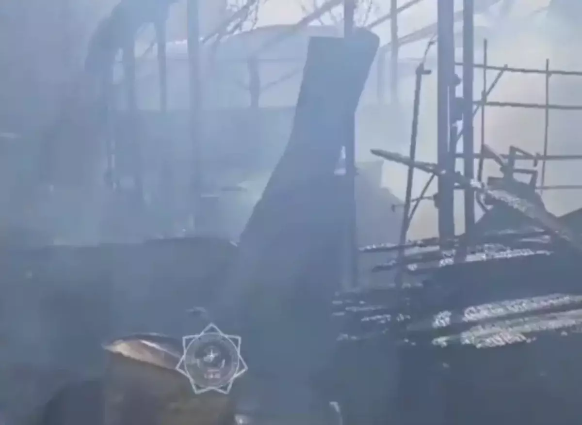 Крупный пожар произошел на складах в Кызылорде