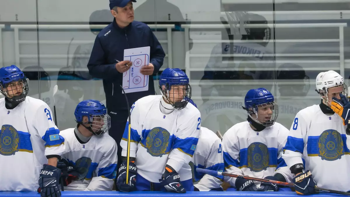 Юношеская сборная Казахстана одолела норвежцев перед ЧМ по хоккею