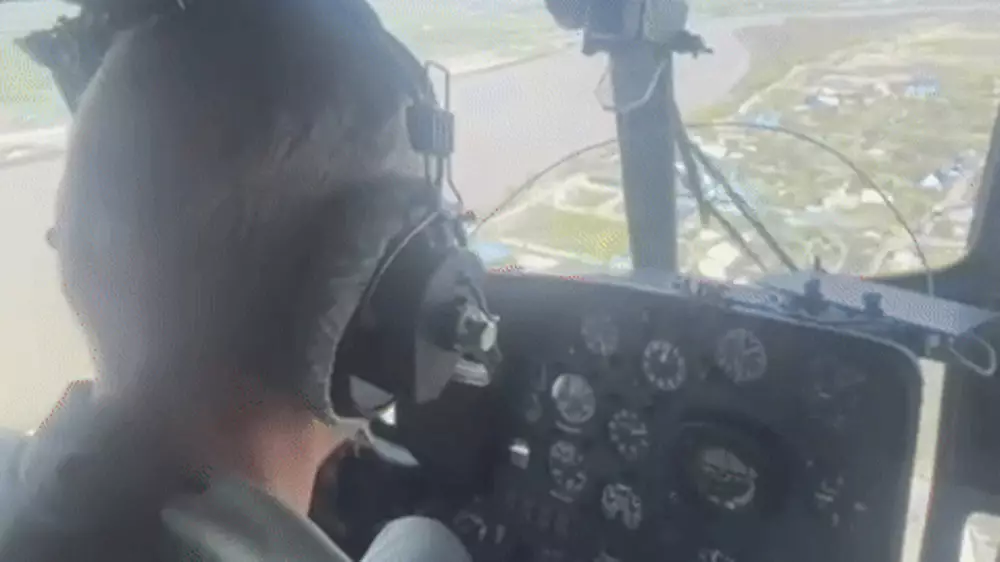 Вертолетом доставили гуманитарную помощь пострадавшим от паводков: видео