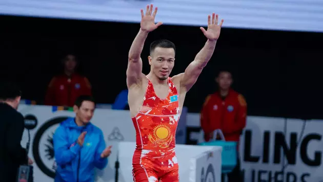 Казахстан с разгромом выиграл лицензию в борьбе на Олимпиаду