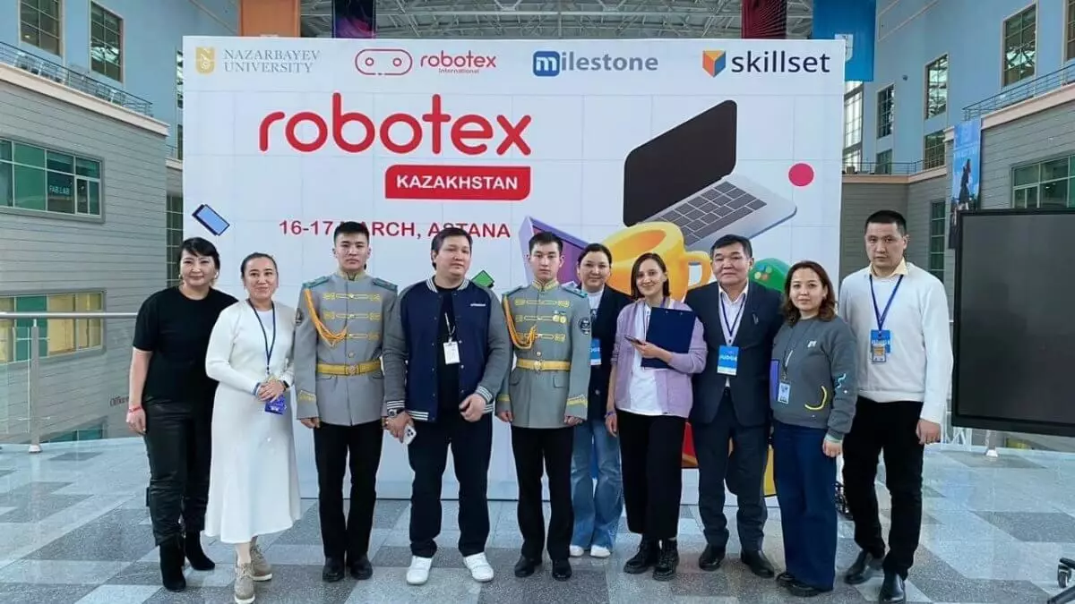 Две команды из области Абай выехали на международный турнир по робототехнике