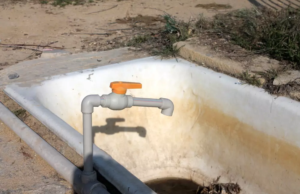Почему нет воды на кладбище в Актау
