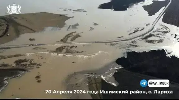В России автомобильный мост ушел под воду