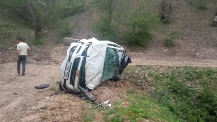 Автомобиль сорвался в обрыв в горах Ташкентской области