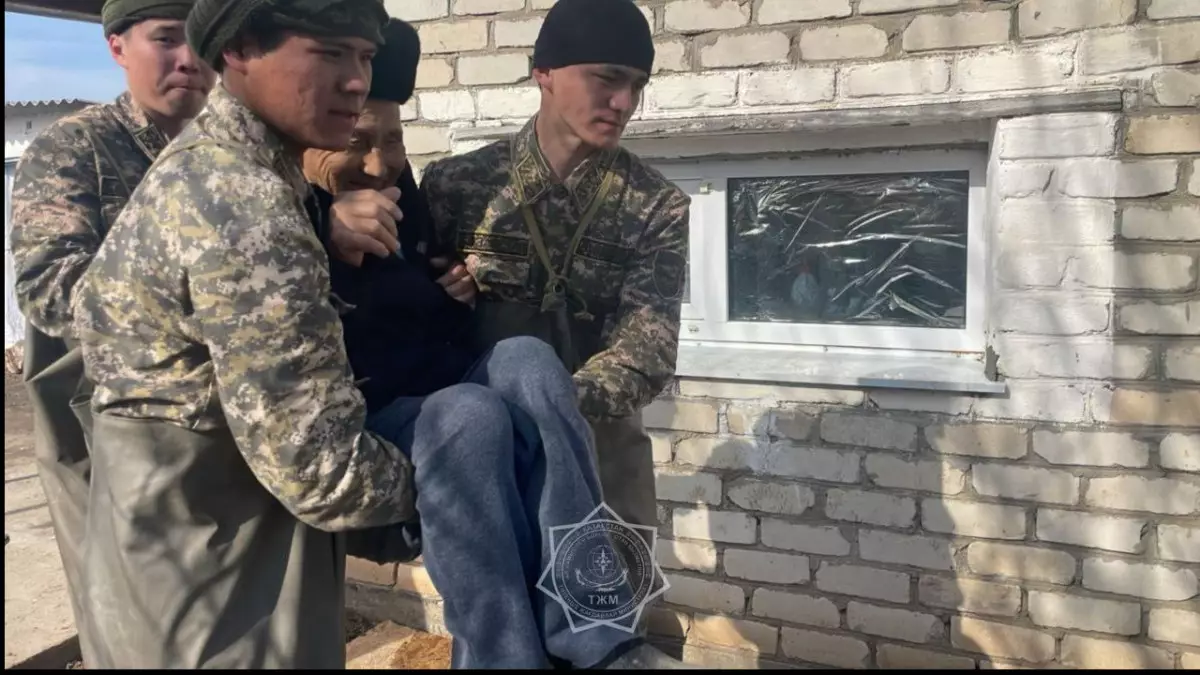 Паводки в Казахстане: свыше 23 тысяч человек вернулись в свои дома