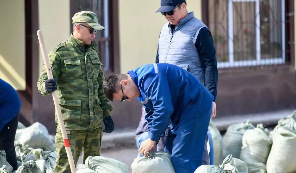 Уральск продолжает топить: еще 500 военных и спасателей отправят в ЗКО